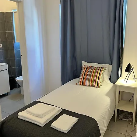 Alvalade Ii Airport Guest house 3*