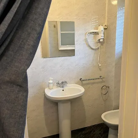 Alvalade Ii Airport Gasthuis Lissabon