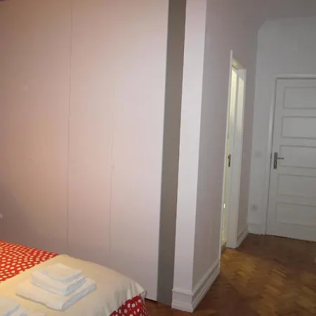 Gasthuis Alvalade Ii Airport 3*